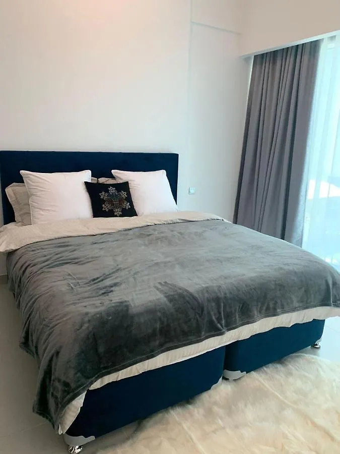 One-Bedroom Apartment Dubai 0*,